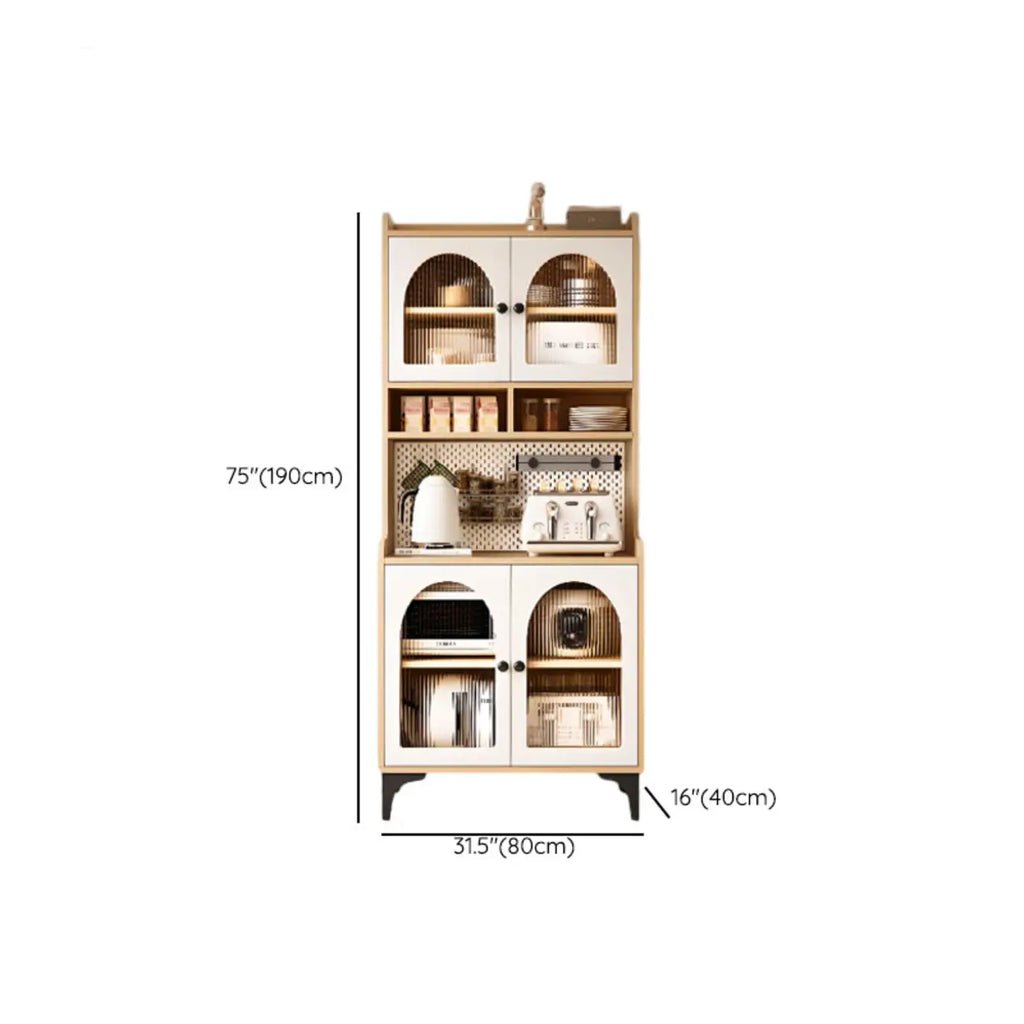 Buffet de cuisine avec étagères ouvertes en bois et porte vitrée cintrée