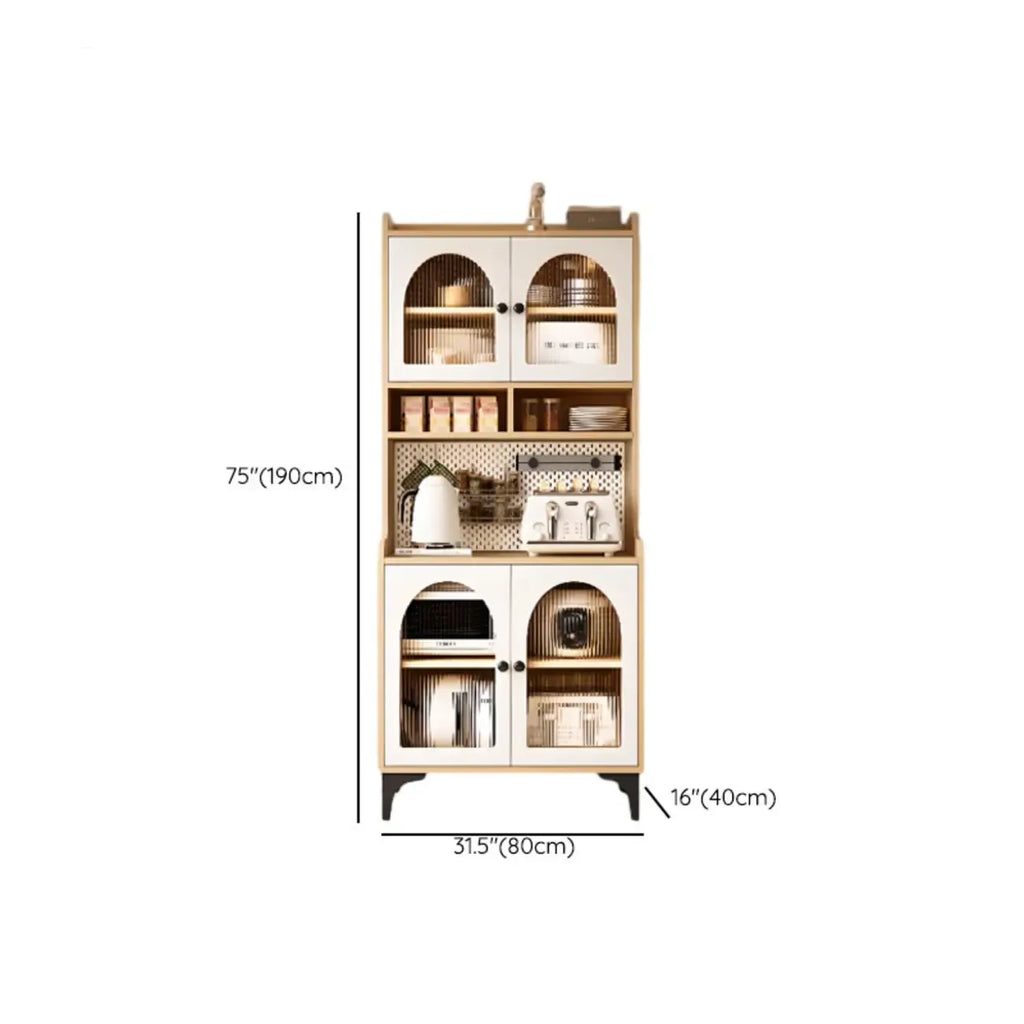 Buffet de cuisine avec étagères ouvertes en bois et porte vitrée cintrée