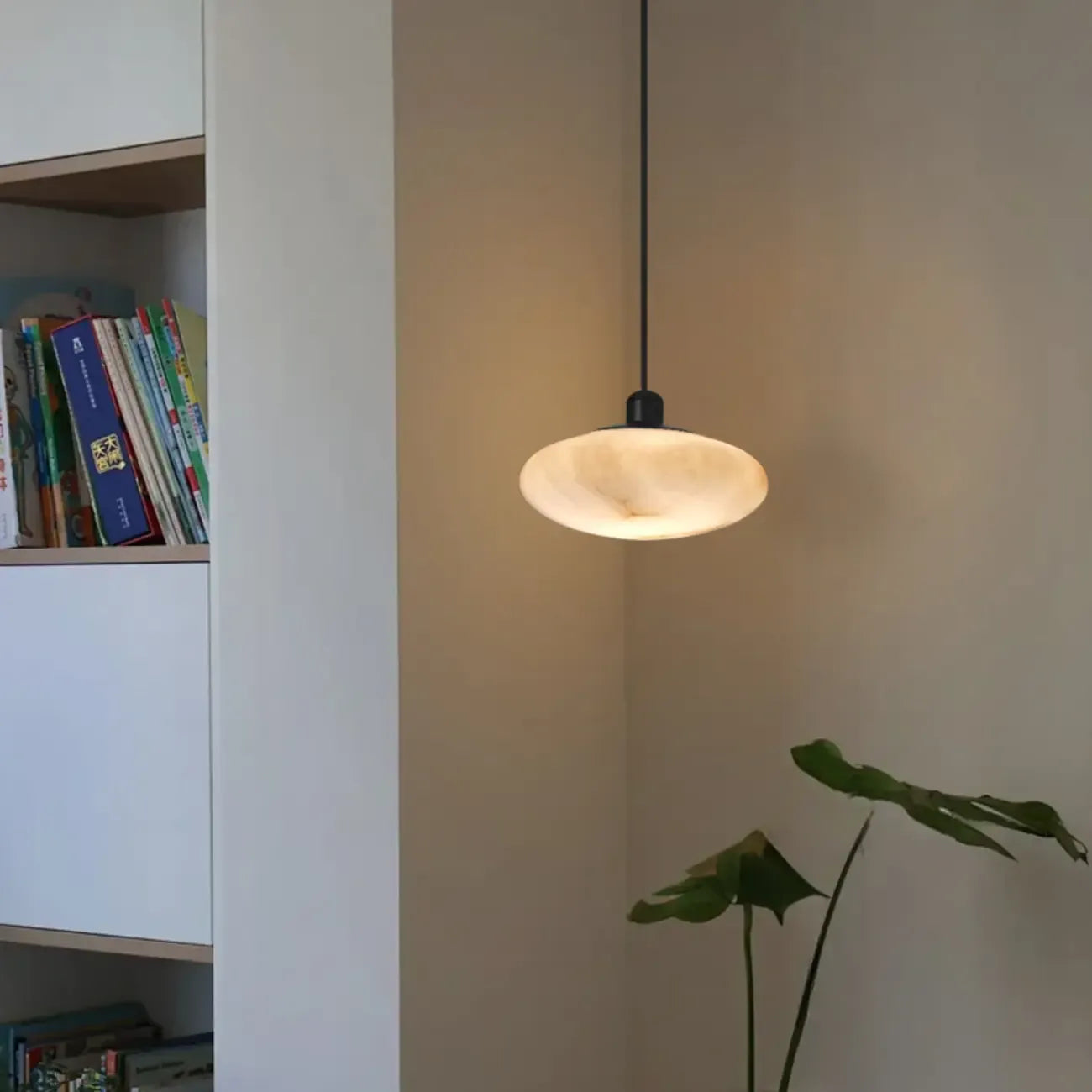 Lampada a sospensione con asta rotonda regolabile Stone White