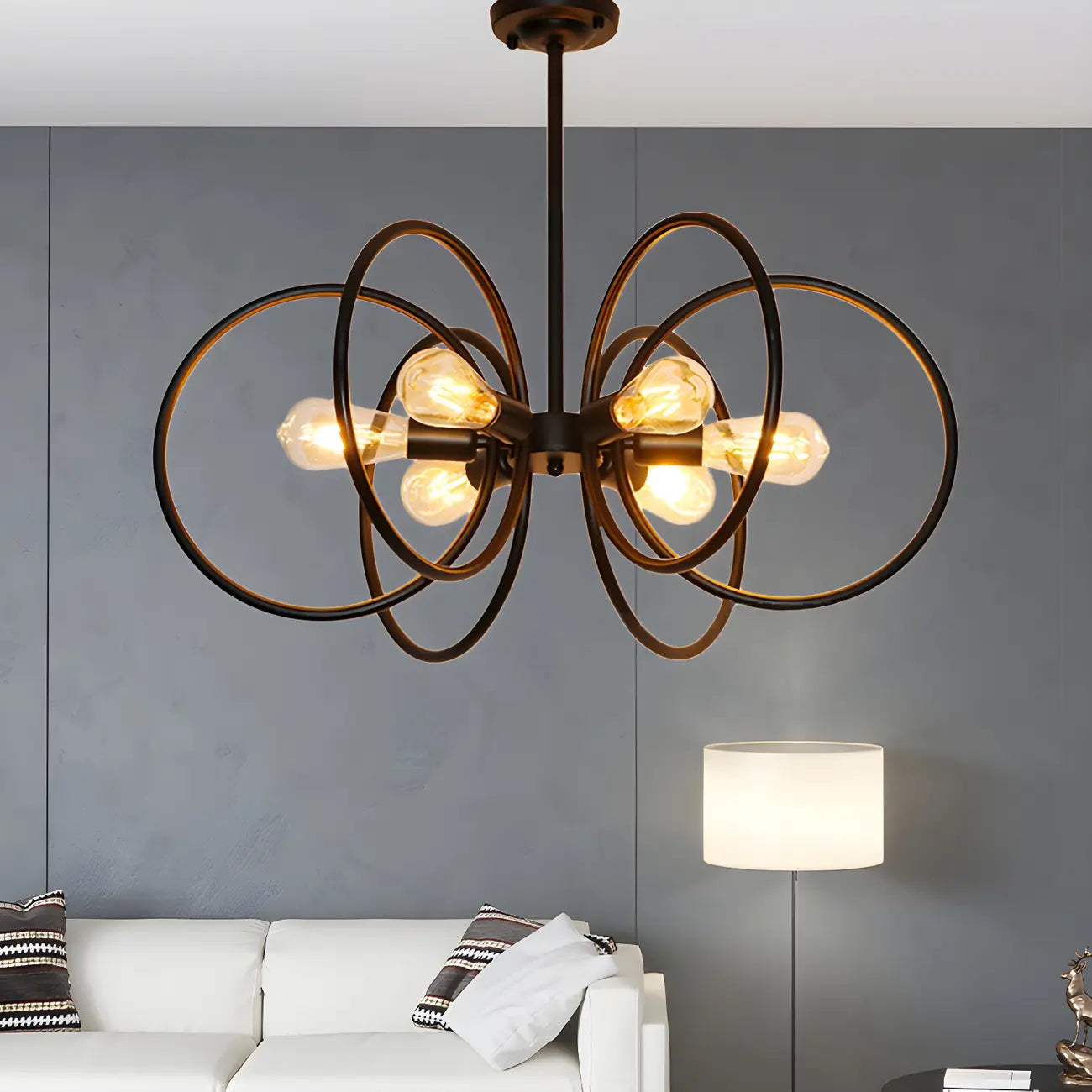Lustre industriel à anneaux en métal noir à 6 lumières