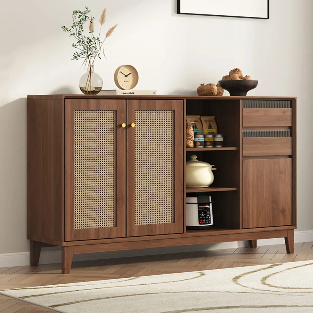 Buffet minimaliste en rotin avec étagères réglables et tiroirs