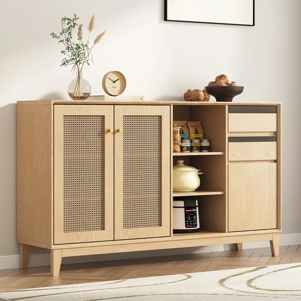 Buffet minimaliste en rotin avec étagères réglables et tiroirs