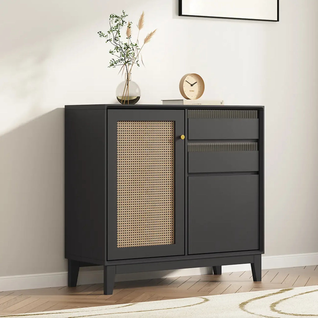 Buffet minimaliste en rotin avec étagères réglables et tiroirs