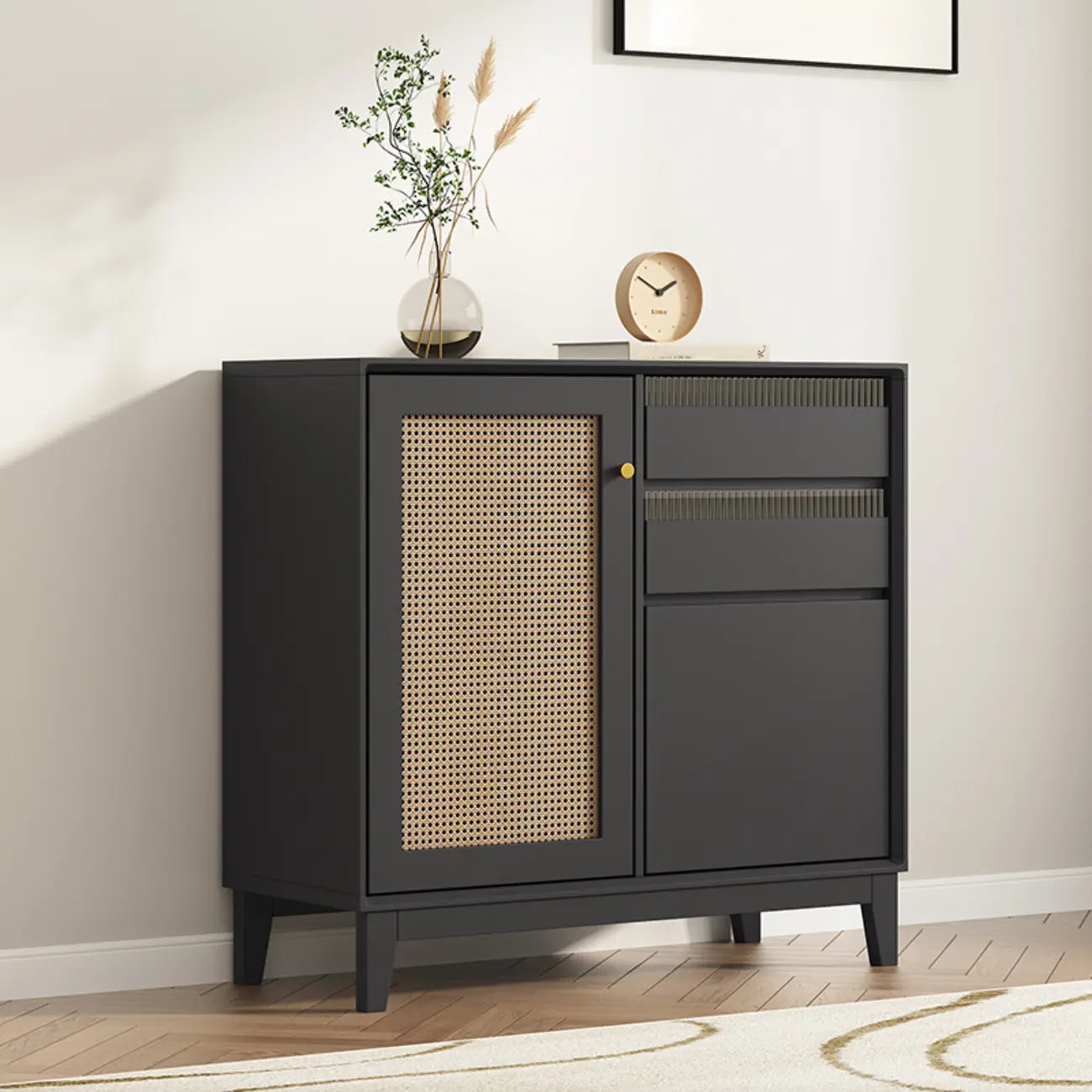 Buffet minimaliste en rotin avec étagères réglables et tiroirs