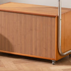 Table d'appoint mobile flexible en bois et métal avec rangement