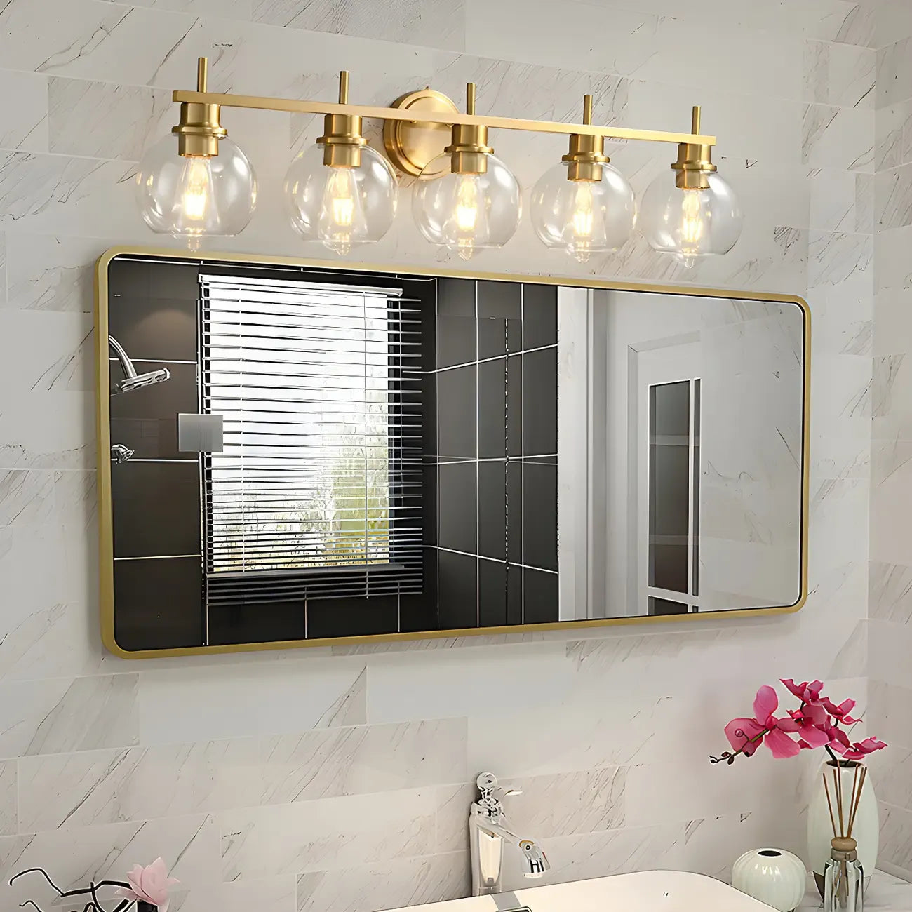 Applique murale globe en laiton style moderne pour salle de bain