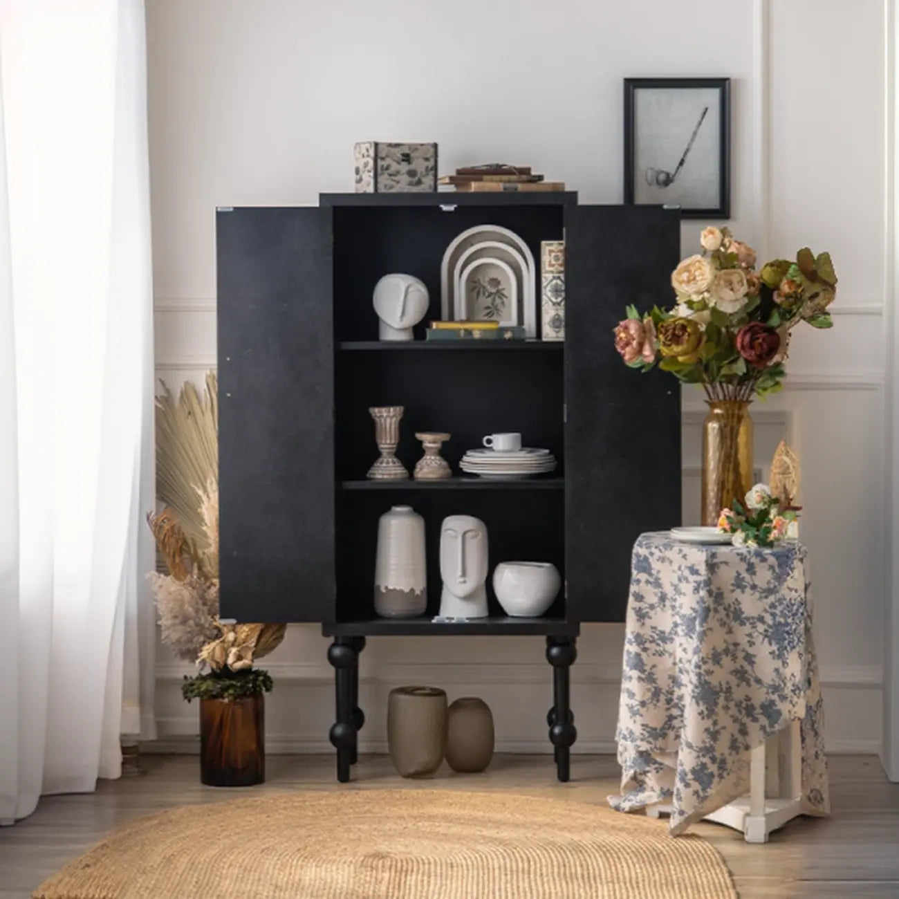 Buffet en bois noir à motif artistique, 3 étagères