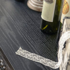 Buffet en bois noir à motif artistique, 3 étagères