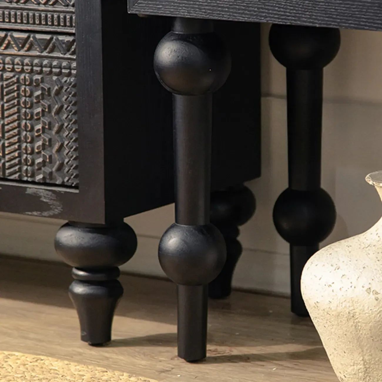 Buffet en bois noir à motif artistique, 3 étagères
