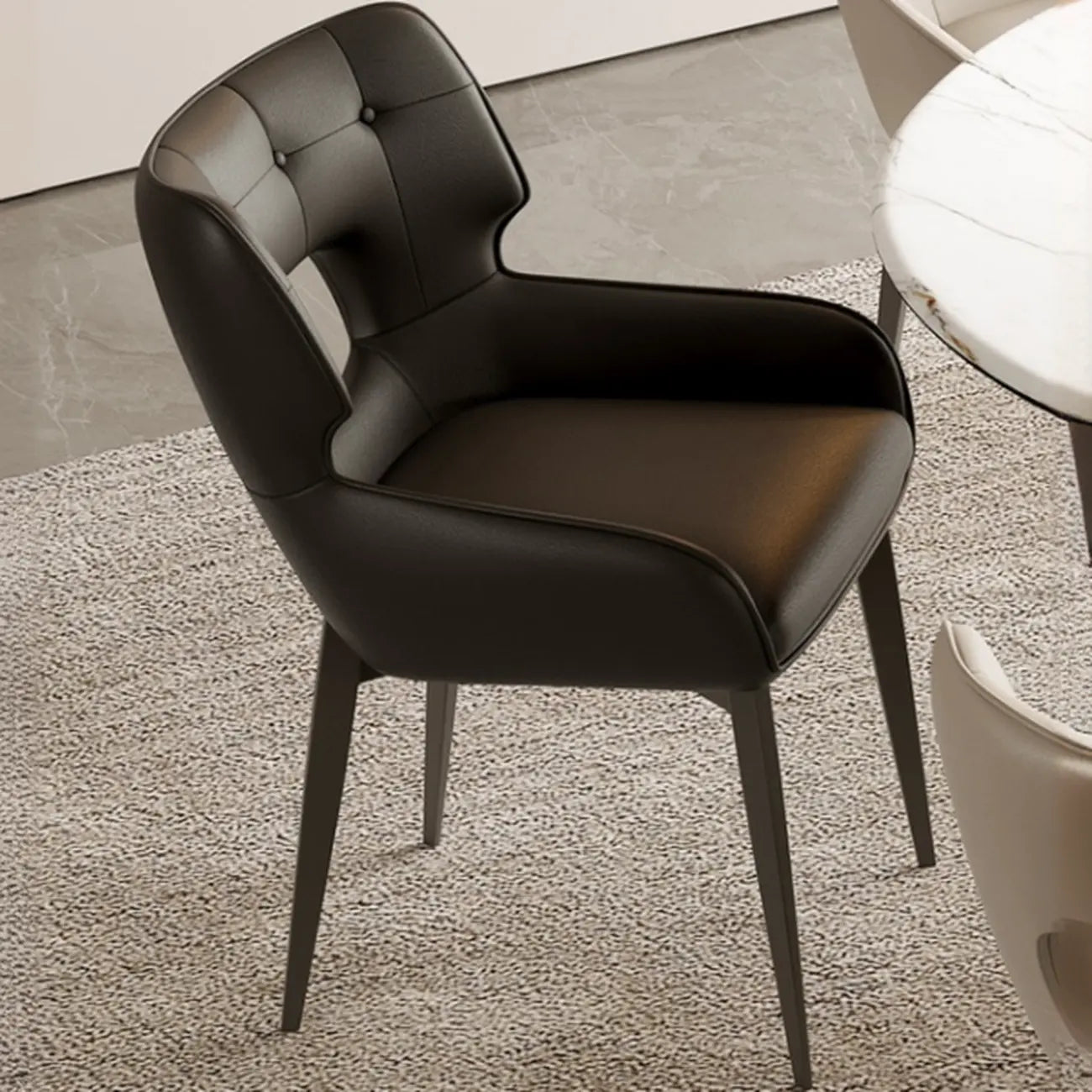 Chaise de salle à manger moderne en similicuir avec dossier ouvert et accoudoirs