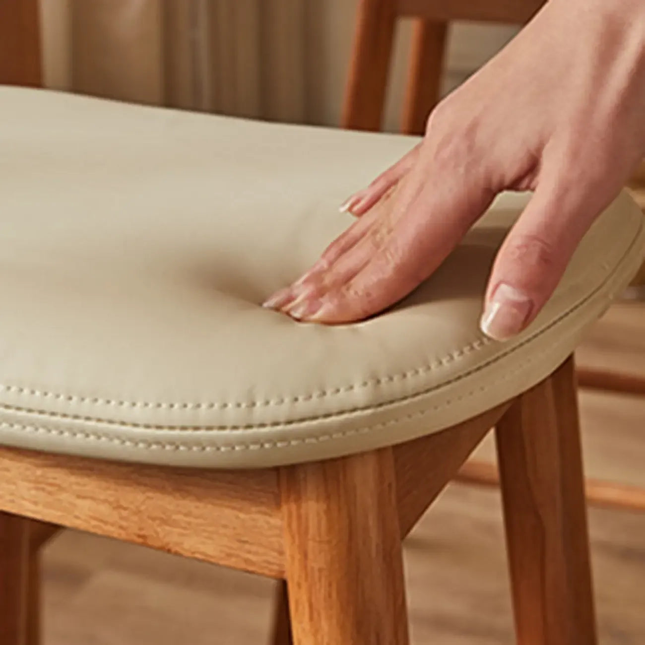 Tabourets de bar en bois avec assise en cuir marron et dossier sans dossier