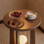 Petite table d'appoint ronde à pieds croisés en bois de noyer