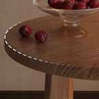 Petite table d'appoint ronde à pieds croisés en bois de noyer