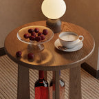 Petite table d'appoint ronde à pieds croisés en bois de noyer