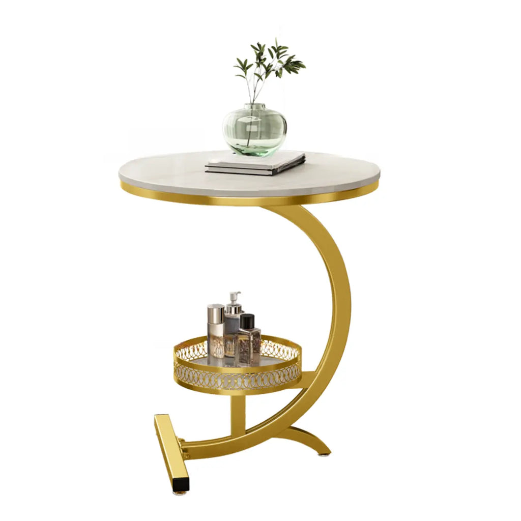 Table d'appoint en forme de C avec plateau en pierre et piètement en métal.