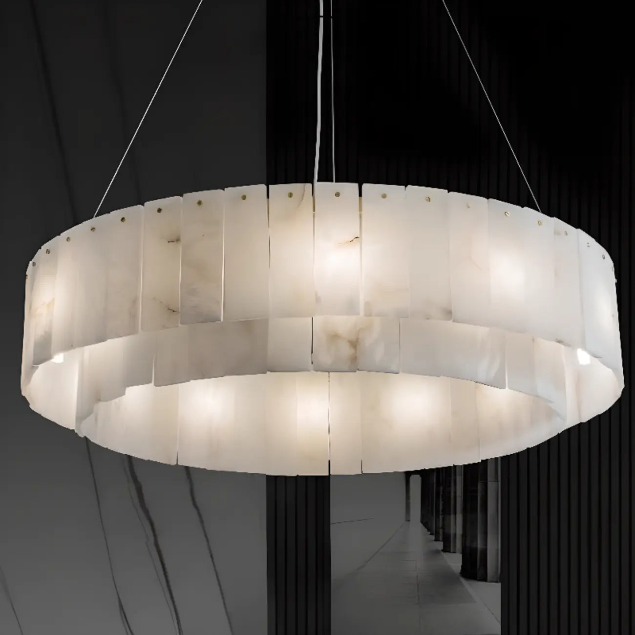 Lampadario a tamburo in alabastro con cerchi in metallo bianco a 2 livelli