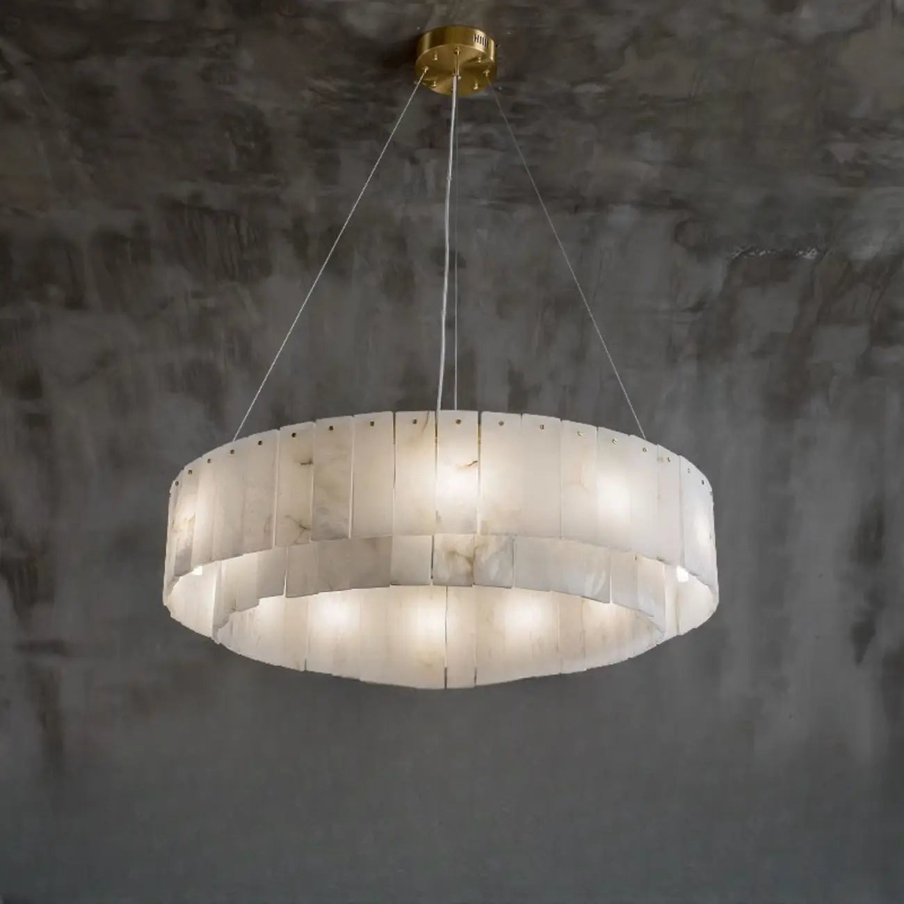 Lampadario a tamburo in alabastro con cerchi in metallo bianco a 2 livelli