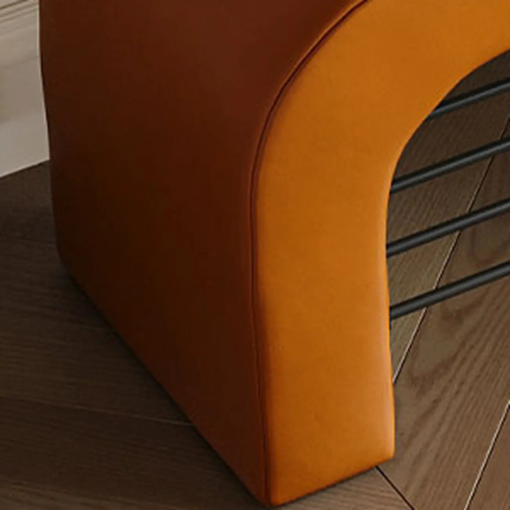 Banc de rangement incurvé et rembourré décoratif pour salon