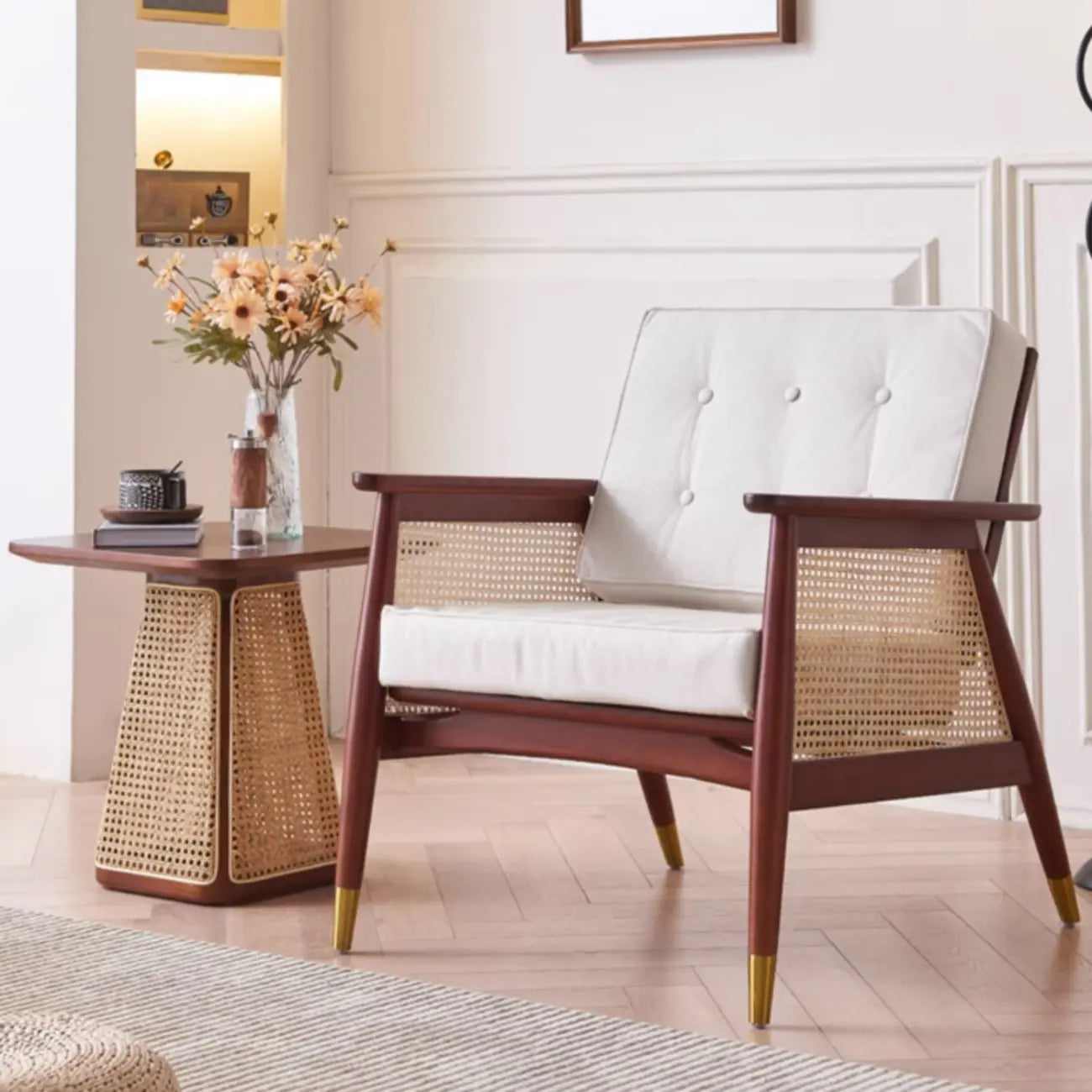 Fauteuil d'appoint glamour en flanelle à dossier haut et accoudoirs blancs