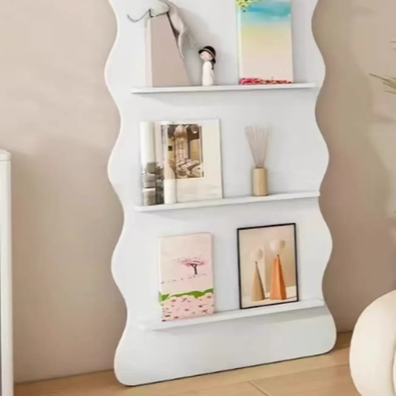 Bibliothèque décorative en bois brun à 3 étagères