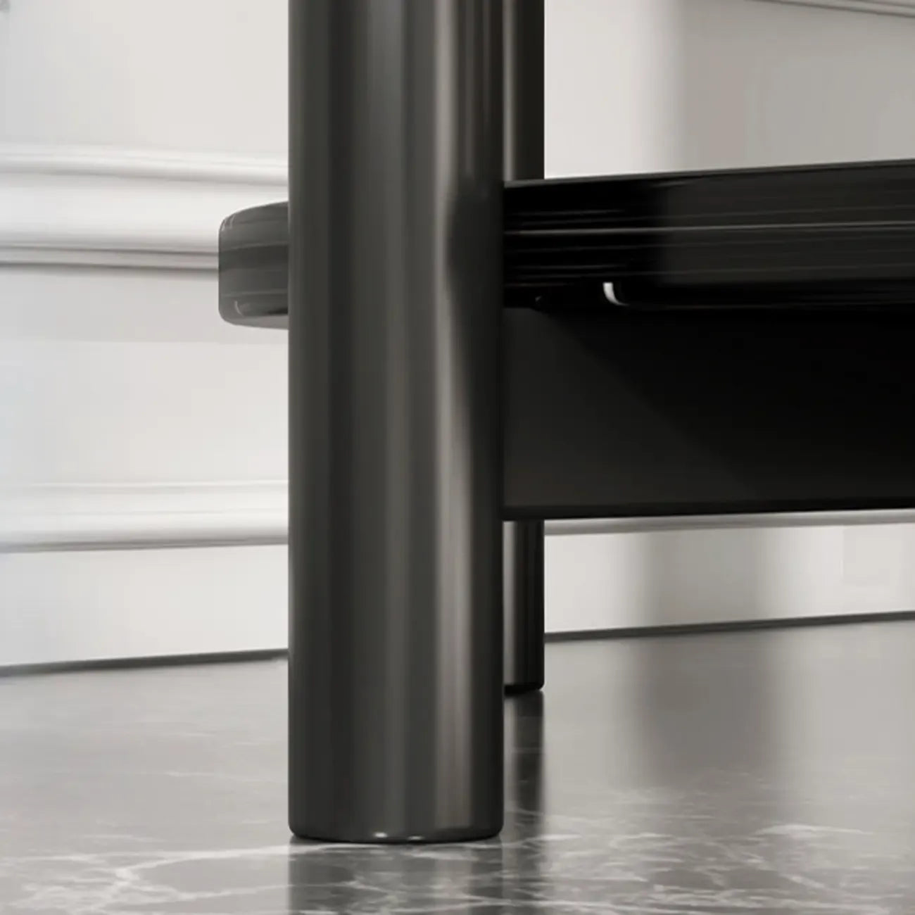 Table d'appoint ovale noire à 3 niveaux en bois avec pieds en métal