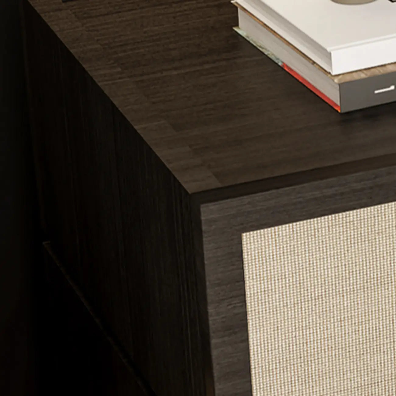 Table de chevet à 2 tiroirs en tissu et structure en bois, couleur noyer foncé