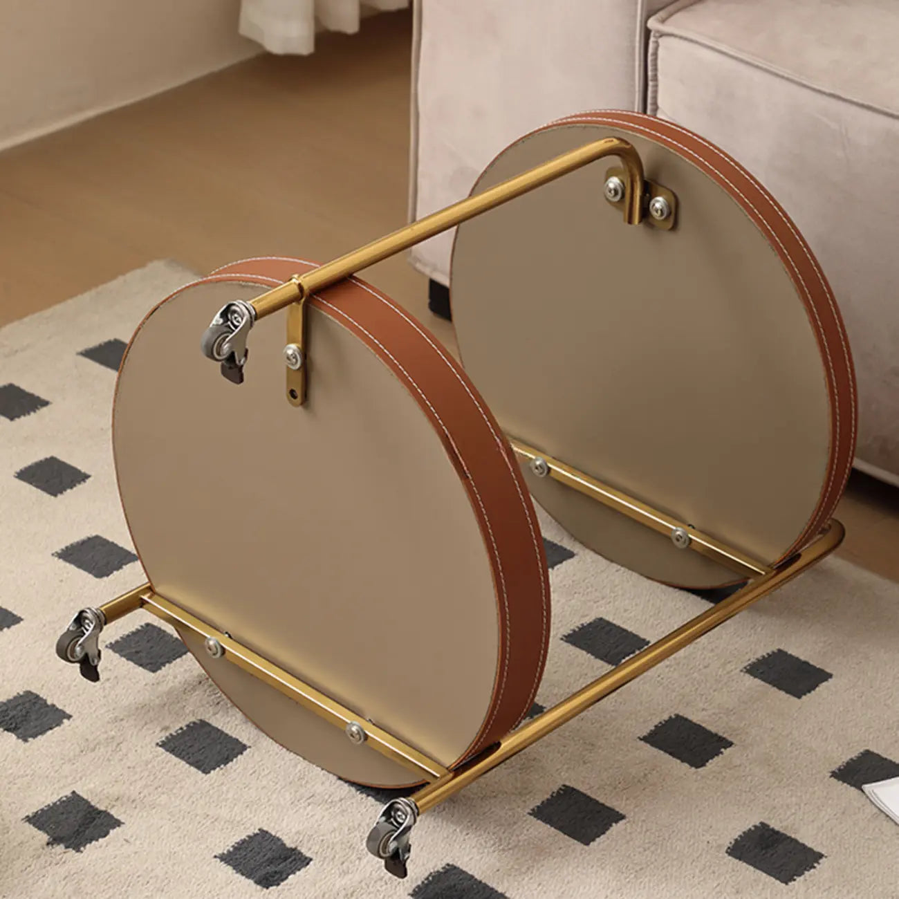 Table d'appoint ronde mobile à 2 niveaux en cuir marron et métal