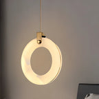 Lampada a sospensione regolabile in metallo dorato con cerchio
