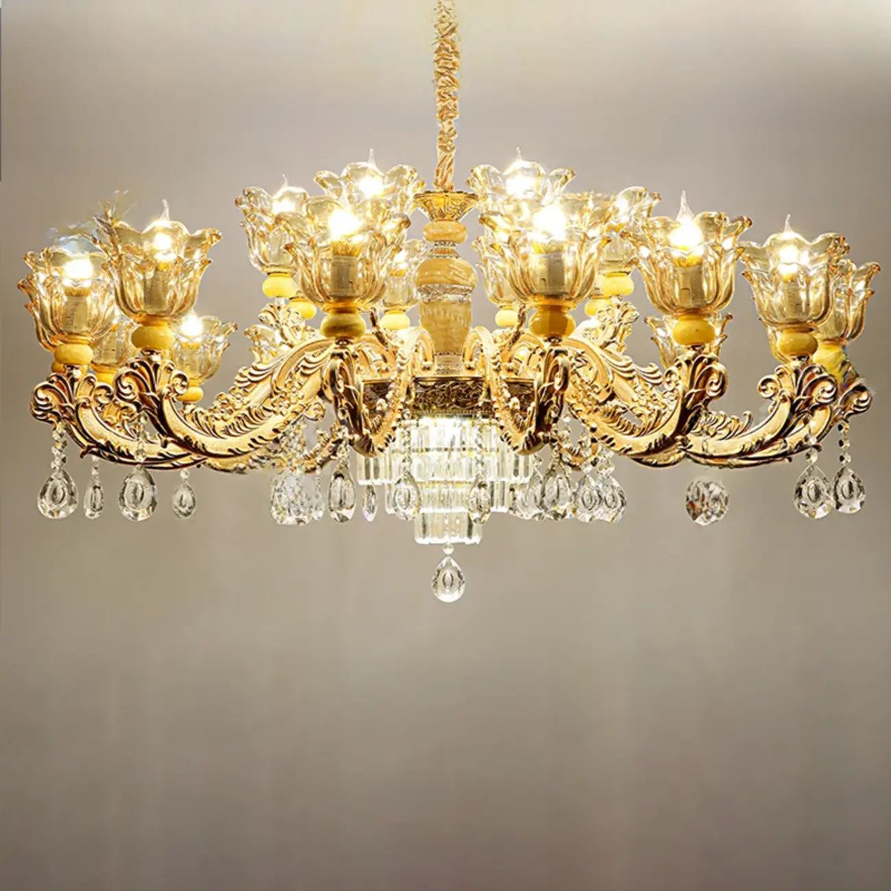 Lampadario regolabile di lusso a forma di fiore dorato con vetro trasparente