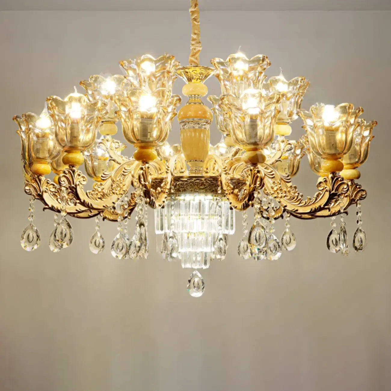 Lampadario regolabile di lusso a forma di fiore dorato con vetro trasparente