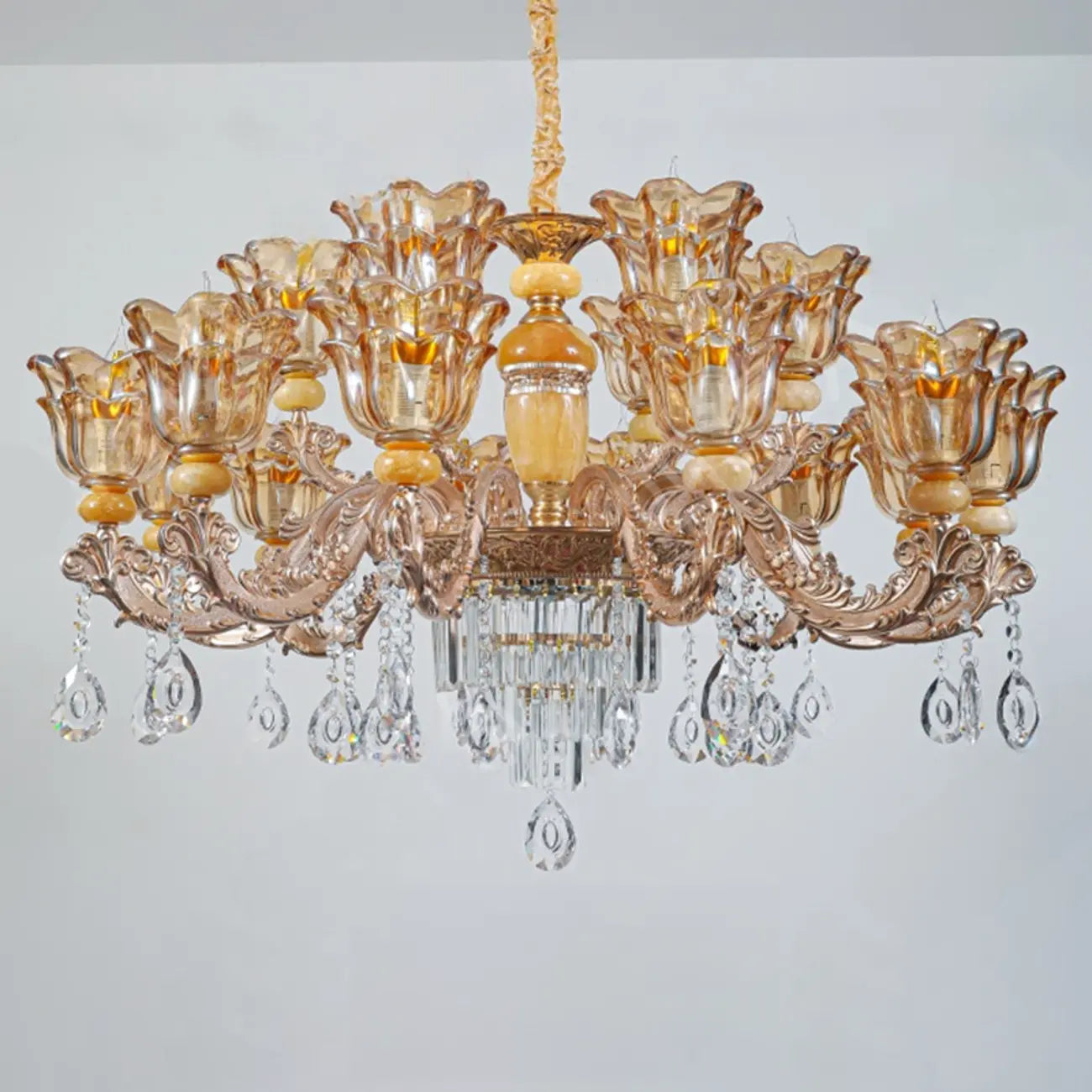 Lampadario regolabile di lusso a forma di fiore dorato con vetro trasparente