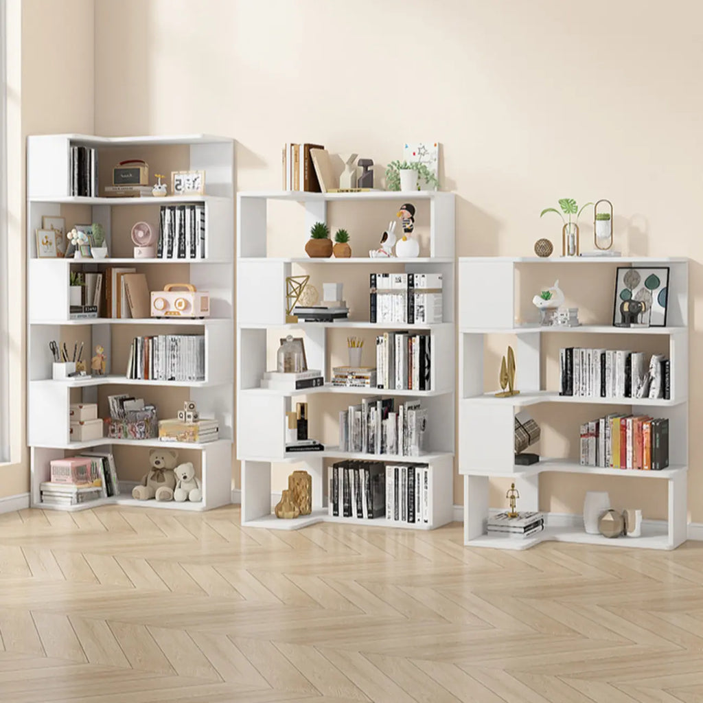 Bibliothèque d'angle en bois blanc irrégulier en forme de L, à dos ouvert
