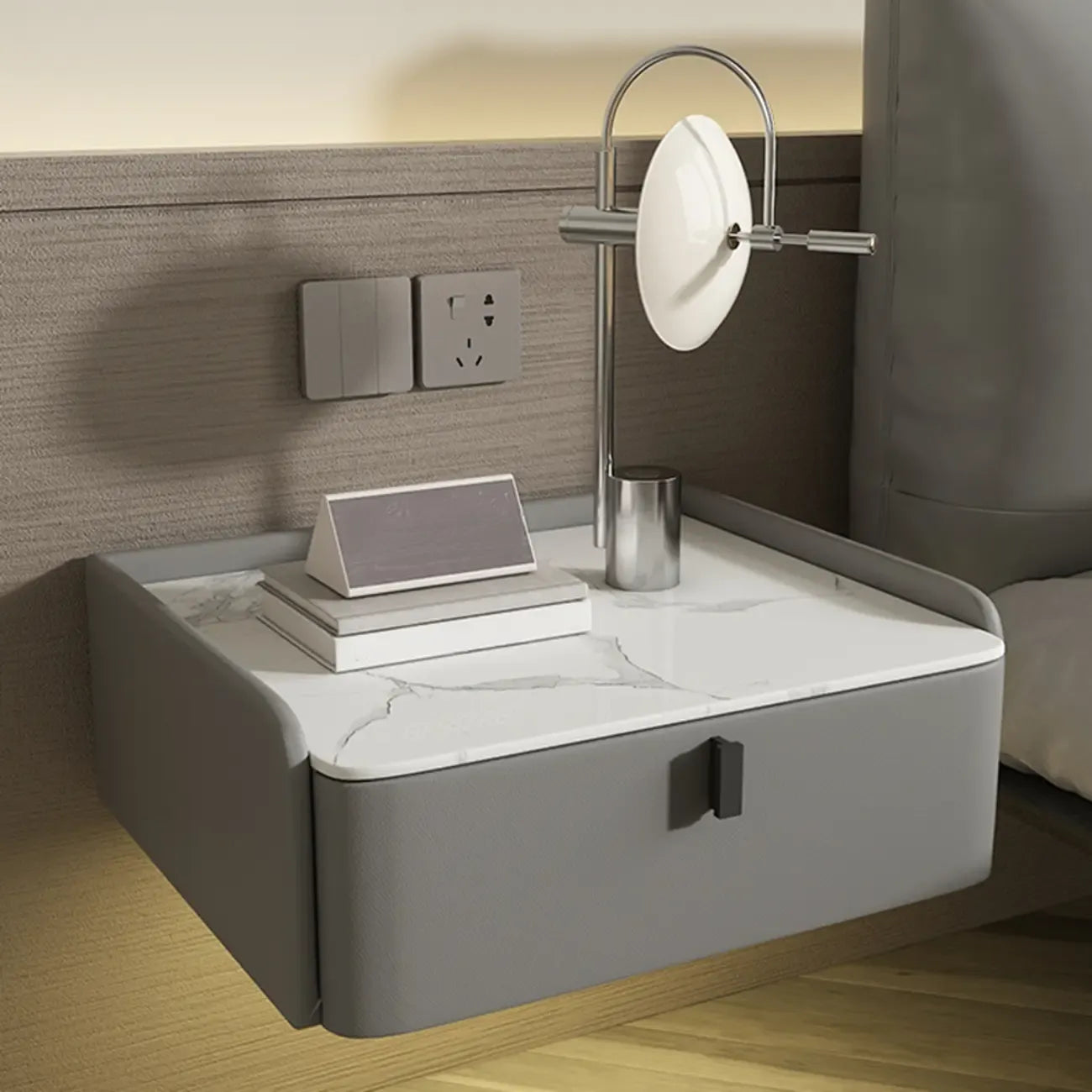 Table de chevet murale minimaliste en bois avec plateau en pierre blanche