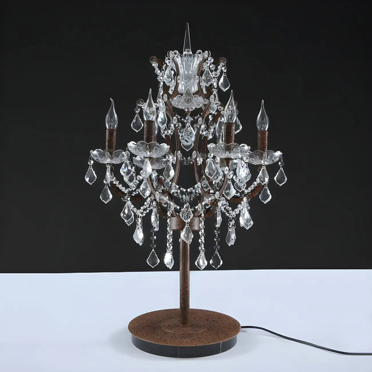 Luxueuse lampe de table en cristal doré à 6 lumières, style chandelier.