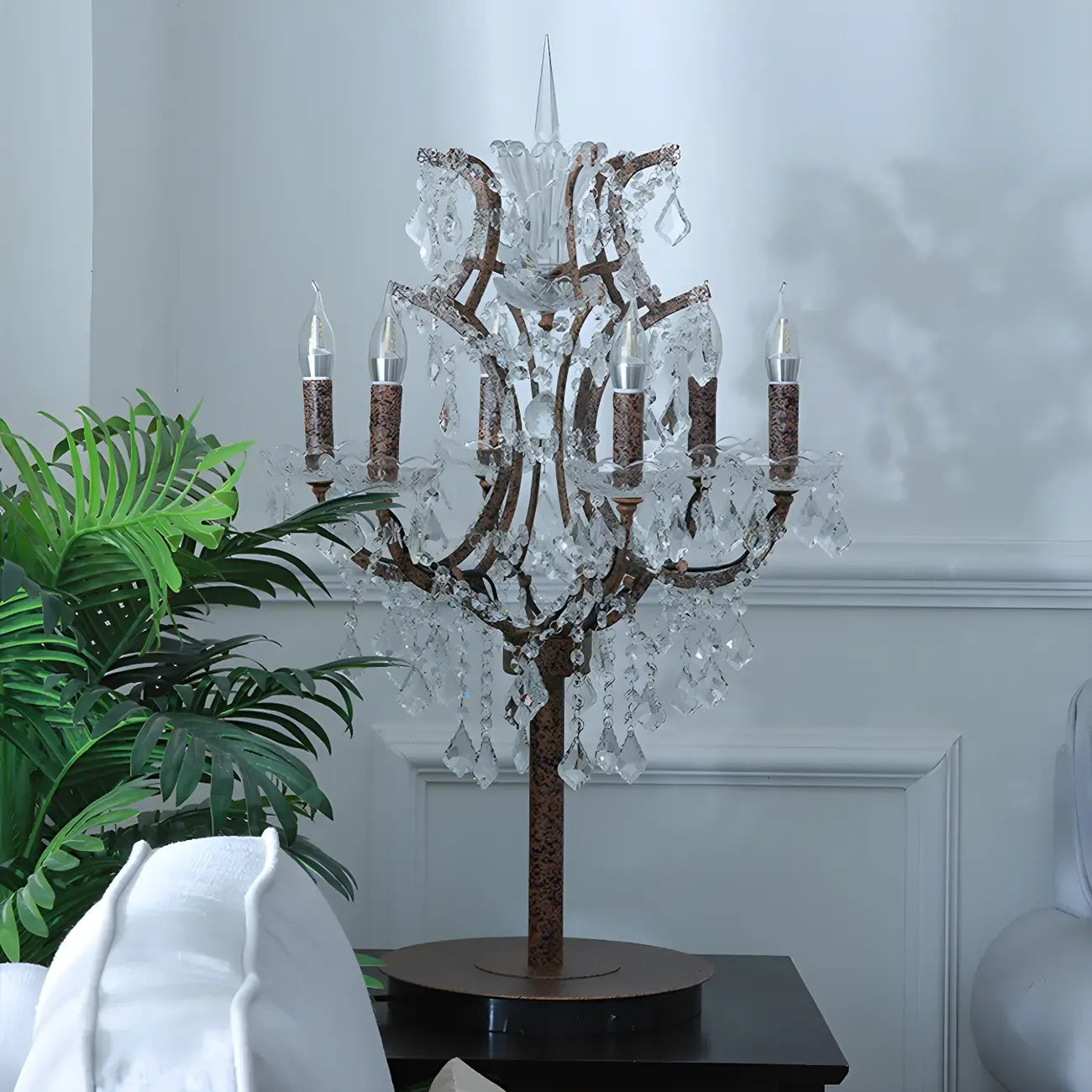 Luxueuse lampe de table en cristal doré à 6 lumières, style chandelier.