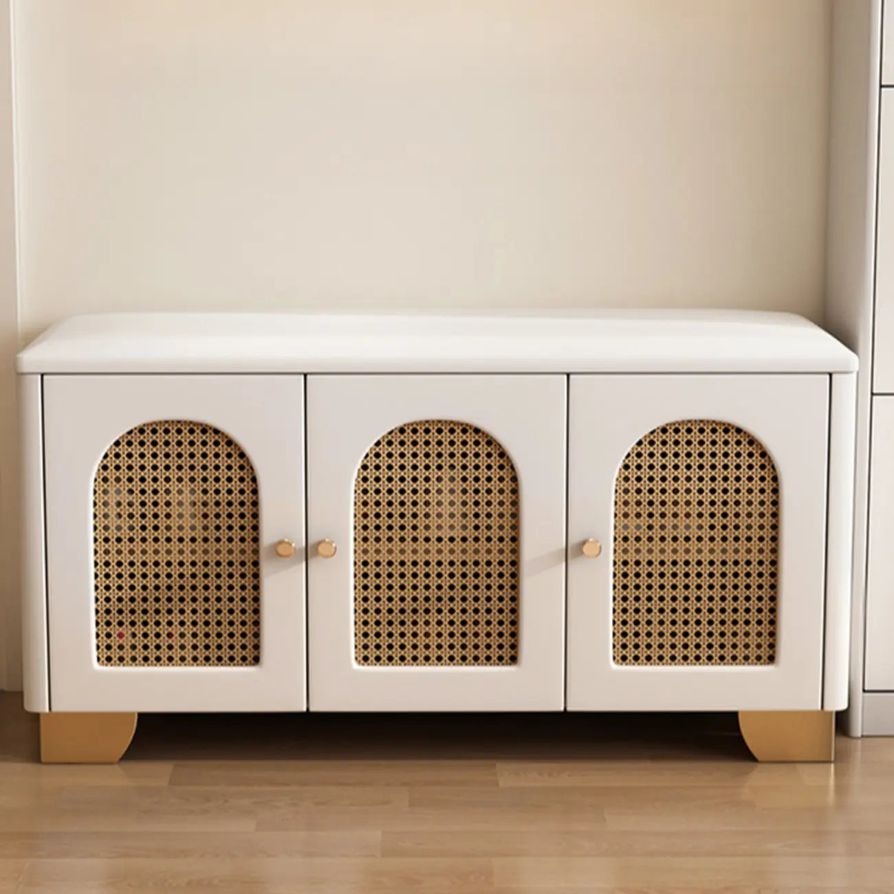 Banc d'entrée cubique en bois rembourré avec portes