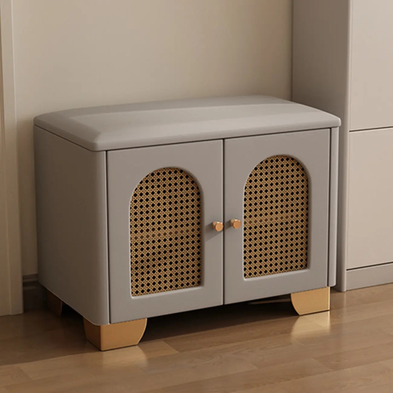 Banc d'entrée cubique en bois rembourré avec portes