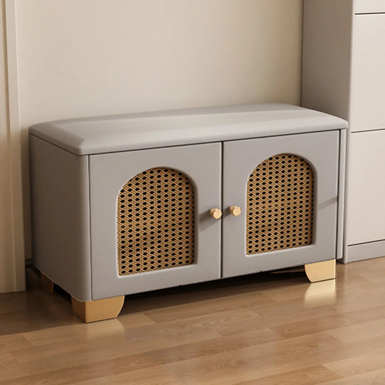 Banc d'entrée cubique en bois rembourré avec portes