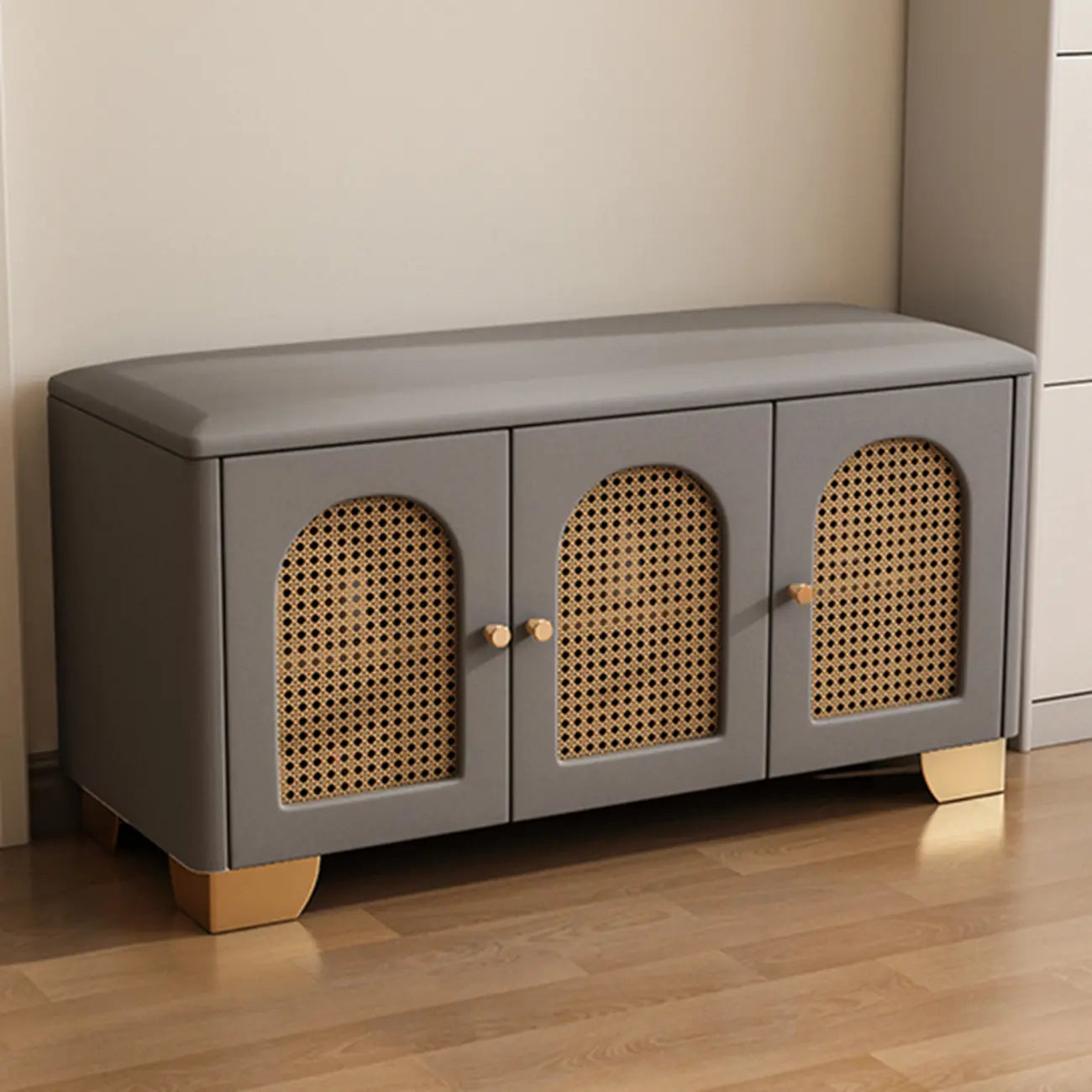 Banc d'entrée cubique en bois rembourré avec portes