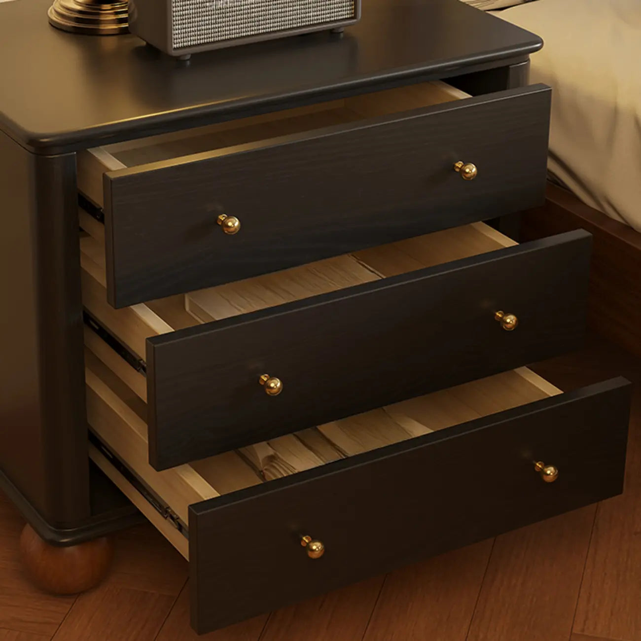 Table de chevet spacieuse à 3 tiroirs en bois noir avec rangement intégré