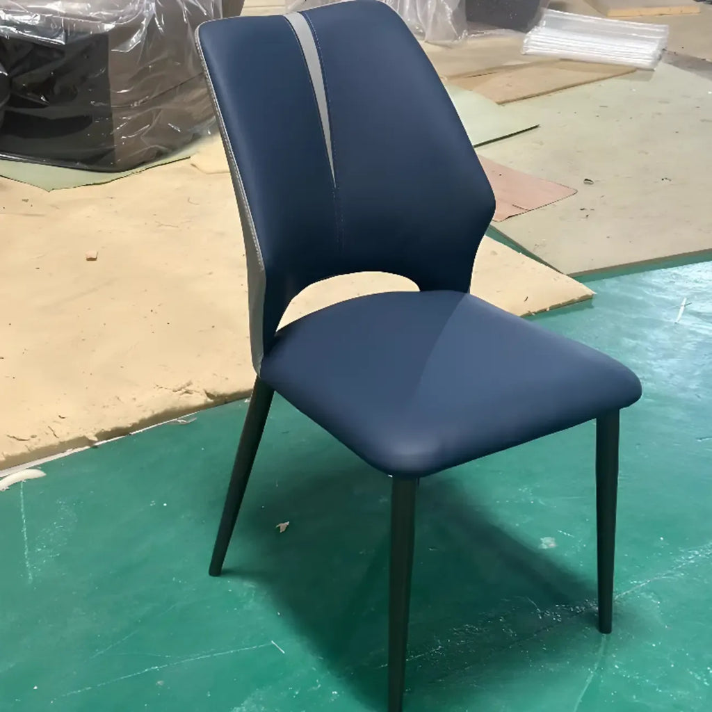 Chaise de salle à manger moderne sans accoudoirs, dossier ouvert, en similicuir.