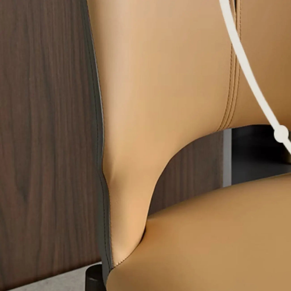 Chaise de salle à manger moderne sans accoudoirs, dossier ouvert, en similicuir.