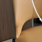 Chaise de salle à manger moderne sans accoudoirs, dossier ouvert, en similicuir.