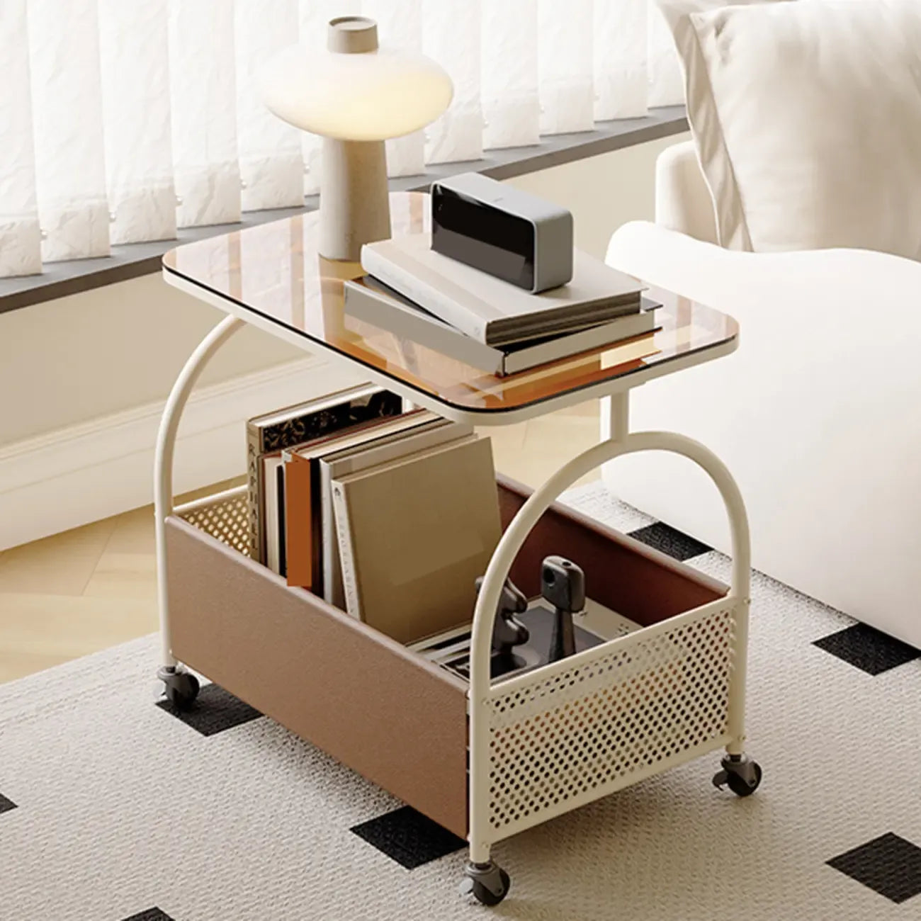 Table d'appoint de rangement avec plateau en verre brun et roulettes