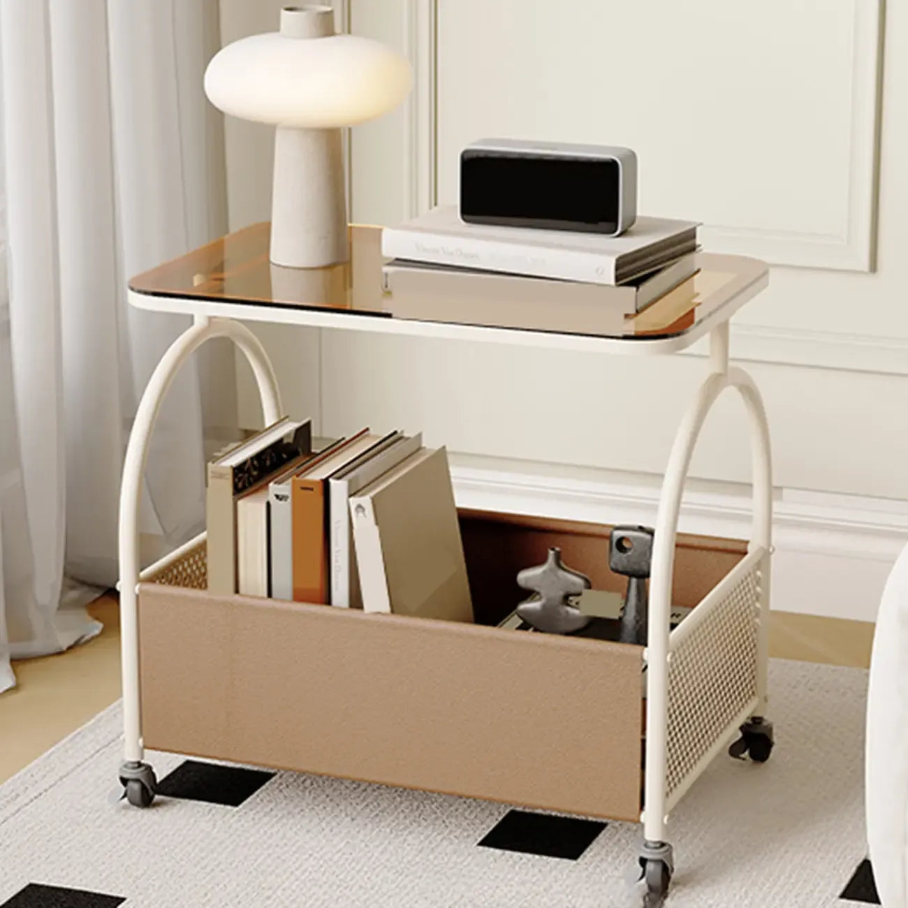 Table d'appoint de rangement avec plateau en verre brun et roulettes