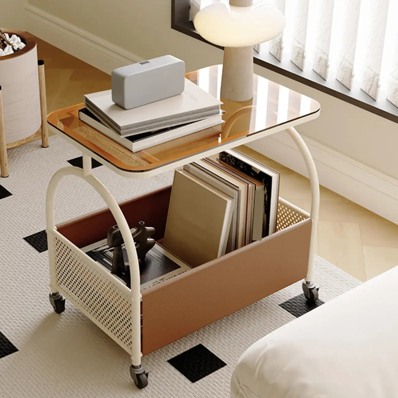 Table d'appoint de rangement avec plateau en verre brun et roulettes