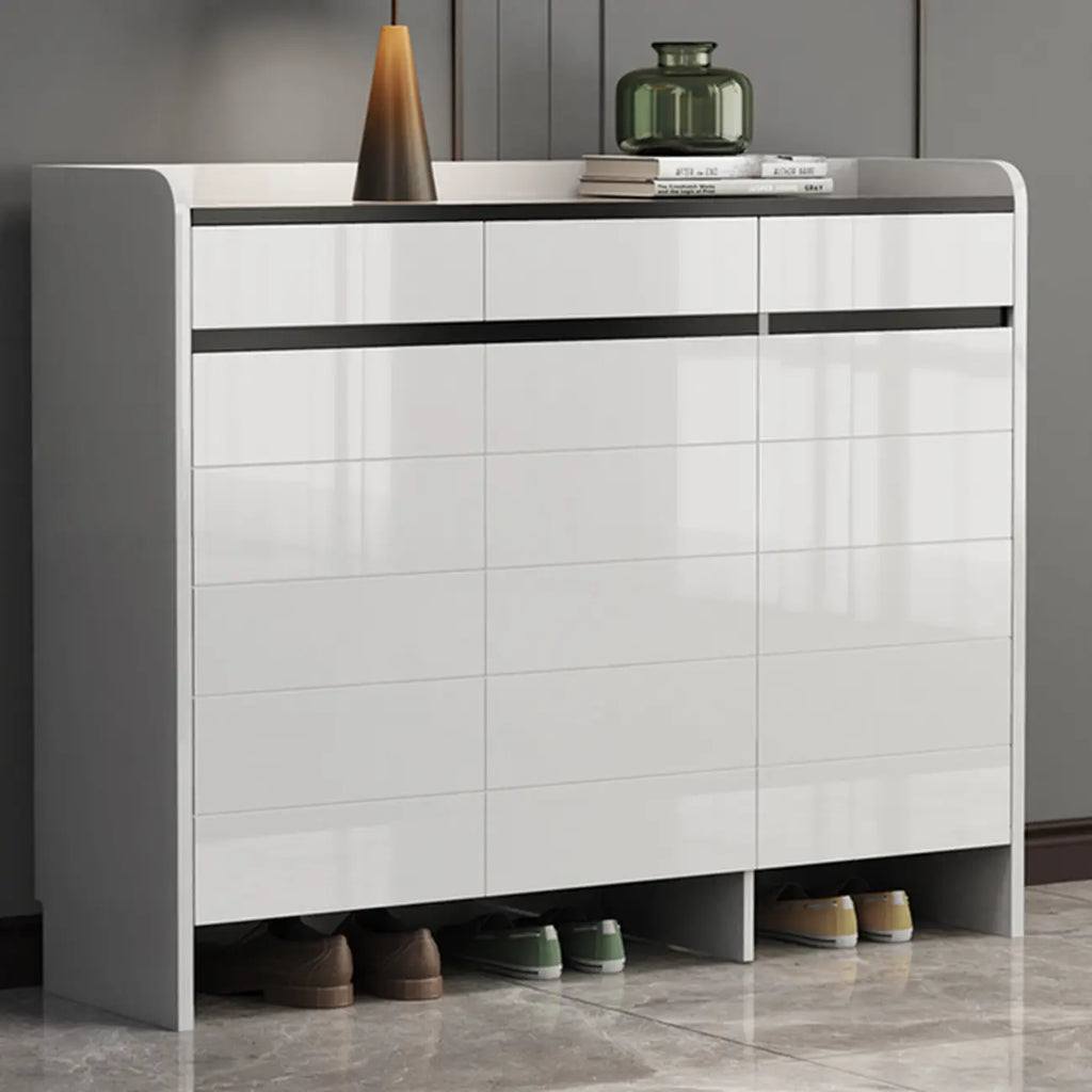 Meuble à chaussures robuste et moderne en faux bois blanc avec tiroirs