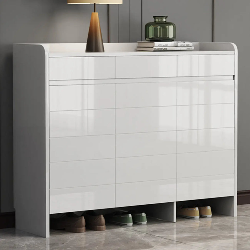 Meuble à chaussures robuste et moderne en faux bois blanc avec tiroirs