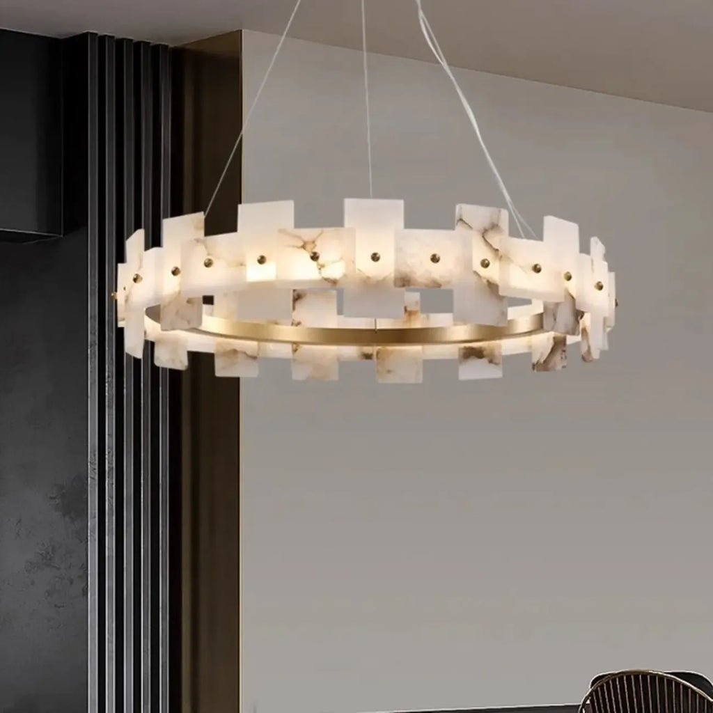 Lustre géométrique à un niveau en pierre, or et blanc, avec éclairage LED.