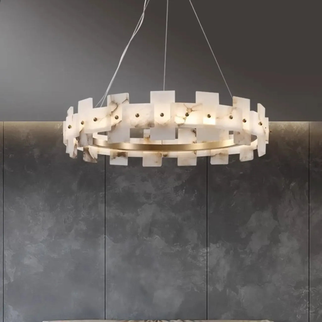 Lustre géométrique à un niveau en pierre, or et blanc, avec éclairage LED.